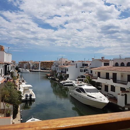 Magnifico Apartamento Junto Al Canal Principal. 艾姆布里亚布拉瓦 外观 照片