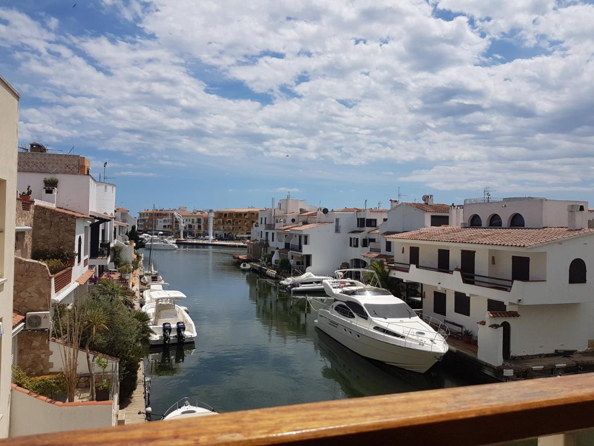 Magnifico Apartamento Junto Al Canal Principal. 艾姆布里亚布拉瓦 外观 照片